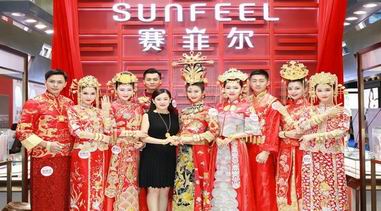 匠心所向，只為極致｜賽菲爾“大美中國(guó)風(fēng)萬(wàn)足金婚紗”盛宴，驚艷深圳國(guó)際珠寶展