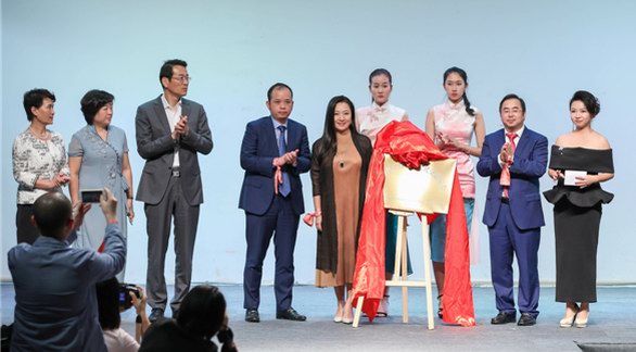 絲享薈絲綢文化交流中心落戶上海，華美時裝秀驚艷上海灘