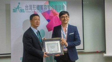 王朝輝與韓雪峰醫(yī)生跨界交流，迎來醫(yī)美新篇章
