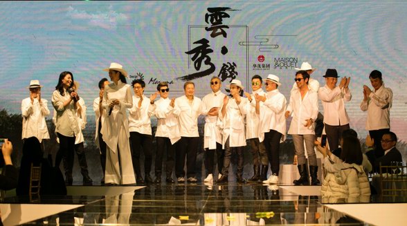 “云秀·錢(qián)湖”設(shè)計(jì)大咖時(shí)裝秀，一場(chǎng)水畔的華麗藝術(shù)交響