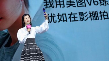 超模的一天是怎樣的？瑜伽拳擊做美食沙拉鐘愛美圖V6手機