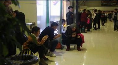 新疆喀什機場除冰設備發生故障 1300余名乘客被困機場