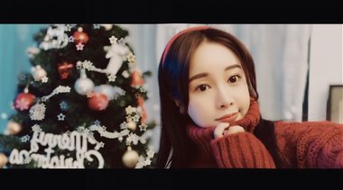 林珊珊曬美圖手機圣誕光斑美照，稱贊這是會下雪的手機！