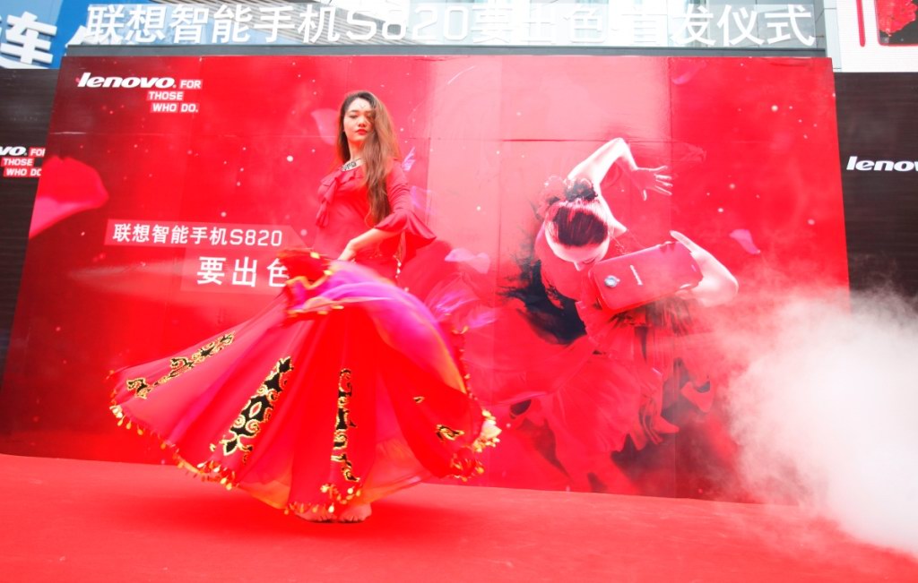 聯想智能手機S820-聯想移動互聯為女性用戶貼心打造的專屬智能手機四川首發
