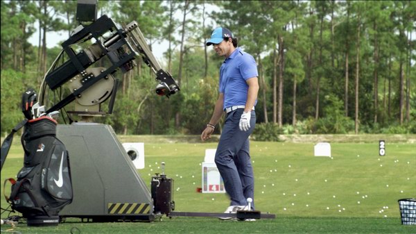 世界頭號高爾夫選手Rory Mcllroy,與機器人對決，誰才是頂尖選手?