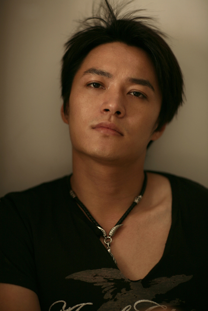 鄭國(guó)霖個(gè)人資料:鄭國(guó)霖吧有鄭國(guó)霖演過(guò)的電視劇及老婆/女友楊恭如照片