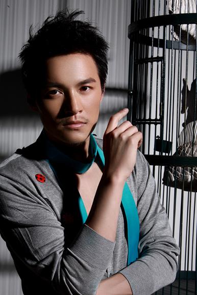 鄭國(guó)霖個(gè)人資料:鄭國(guó)霖吧有鄭國(guó)霖演過(guò)的電視劇及老婆/女友楊恭如照片
