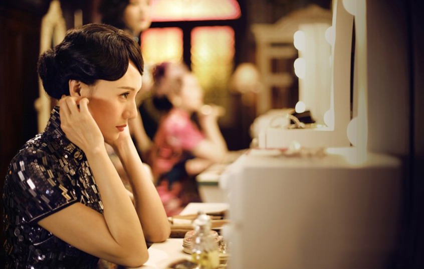 《鋒刃》央視一套熱播  袁泉旗袍、晚禮服成亮點