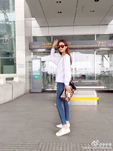 李多海經紀公司回絕與李易峰謠言 心情大好拍攝淑女坊形象大片