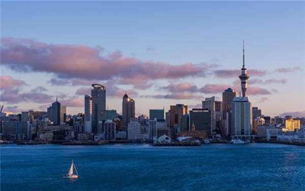 最輕松最專業的新西蘭全境之旅！在高爾夫天堂賞魔戒奇幻美景！