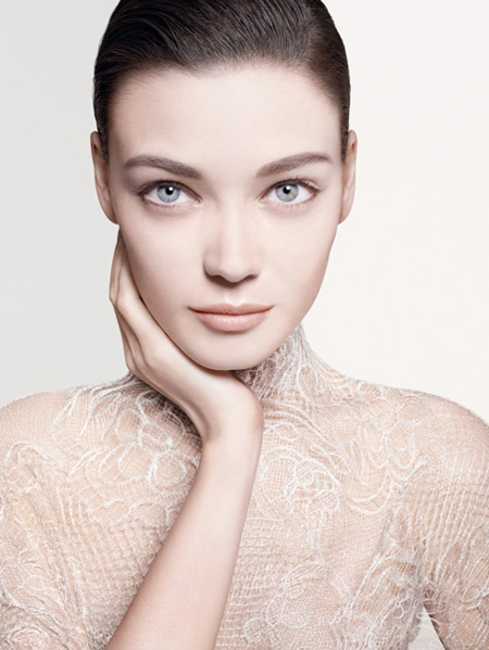 Giorgio Armani 雪紡瞬白系列：優雅瞬白