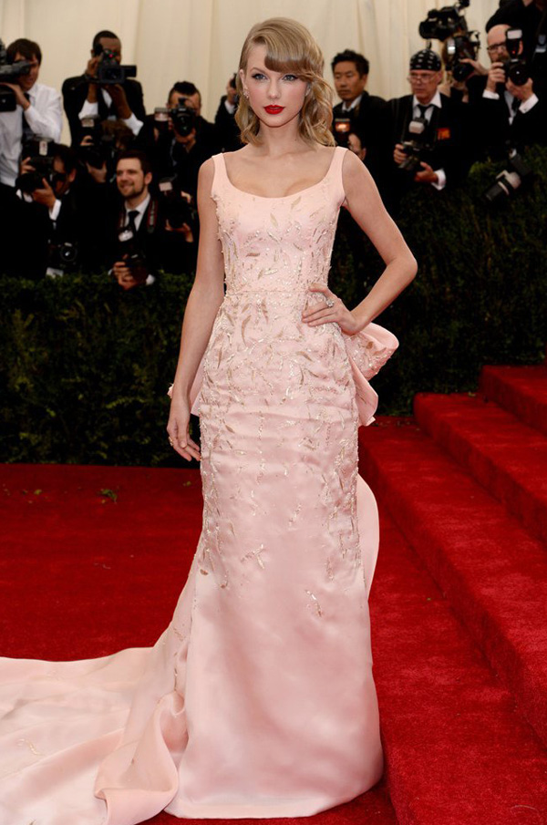 Oscar de la Renta 生前14個絕美設(shè)計