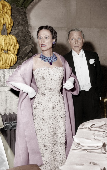 溫莎公爵夫人佩戴“圍兜”項鏈，Chateau de Versailles晚宴，1953年