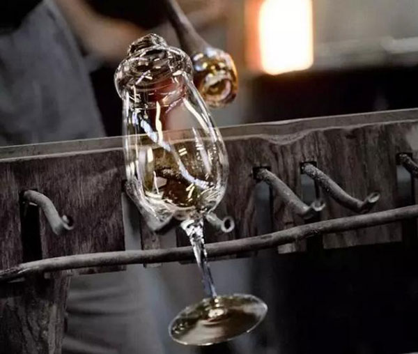 如何區分“水晶酒杯”和“玻璃酒杯”？