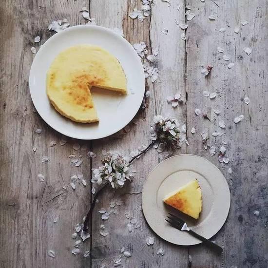 跟 Instagram 達人學(xué)習(xí)拍攝餐桌上的食物