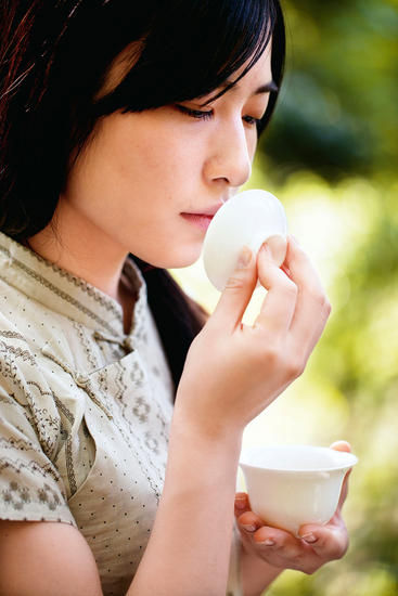 由于用炭火反復烘焙，巖茶有種特別的茶葉都不具備的獨特香味