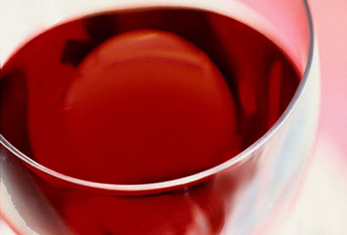暑氣將襲，來(lái)一杯清涼動(dòng)人的紅葡萄酒
