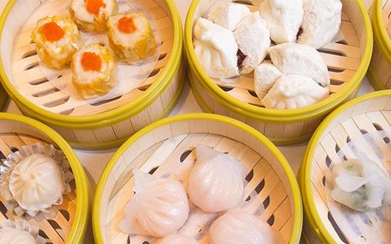 蝦餃、燒麥、叉燒和蛋撻，是早茶里不變的“四大天王”