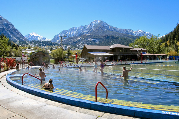 格倫伍德斯普林斯(Glenwood Springs)：落基山脈的療養與休閑勝地