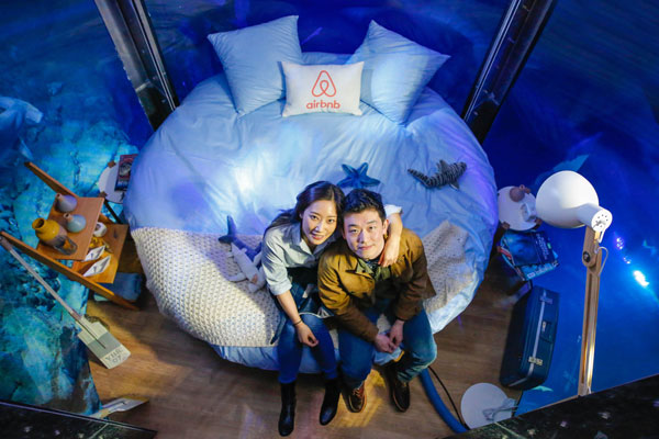 中國(guó)情侶入住Airbnb巴黎水族館，和鯊魚(yú)“共眠”