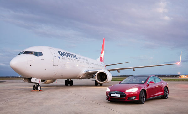 澳洲航空噴射機與Tesla電動跑車挑戰速度競賽