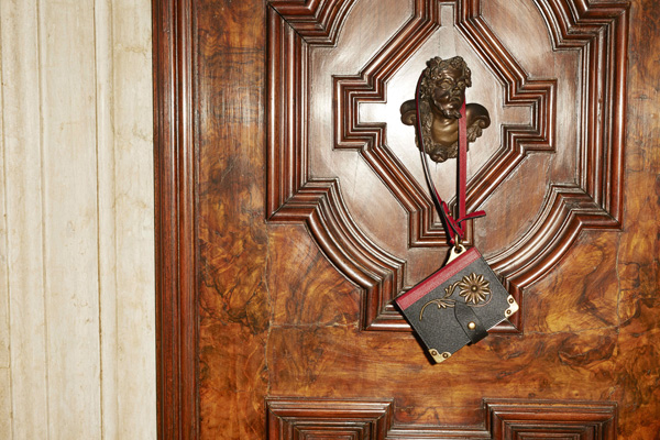 PRADA 正式進駐知名奢侈電商Mytheresa