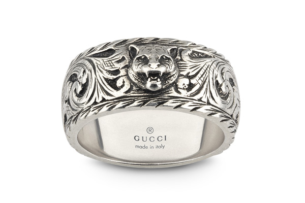 李宇春佩戴Gucci Garden銀飾獻唱上海理想音樂節