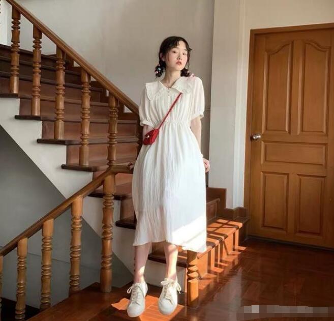 雙低丸子頭 白色娃娃領 小白鞋