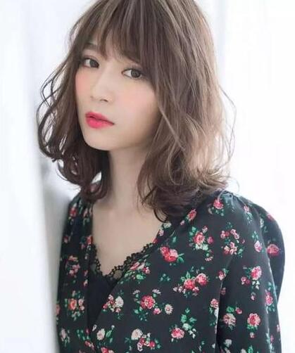 長臉女生 中長發型