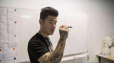 專訪雷勢文身教學(xué)創(chuàng)始人王雷：誰的鮮衣與怒馬，復(fù)它桃李滿天下？