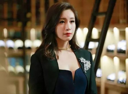 霸道女大佬安寧，這個70代女演員—秦海璐，火了！