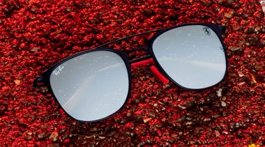 RAY-BAN雷朋再度攜手SCUDERIA FERRARI聯(lián)袂敬獻(xiàn)法拉利車隊(duì)系列太陽鏡