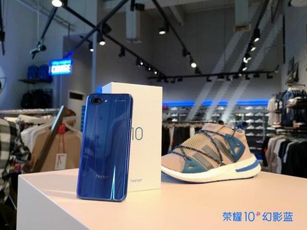 榮耀10 X阿迪達(dá)斯，跨界潮美炸翻時(shí)尚圈