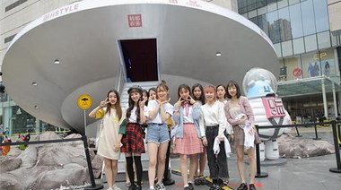 直播！權(quán)志龍、EXO、TFBOYS都愛的設(shè)計(jì)師在韓都衣舍奇妙靈獸節(jié)現(xiàn)場