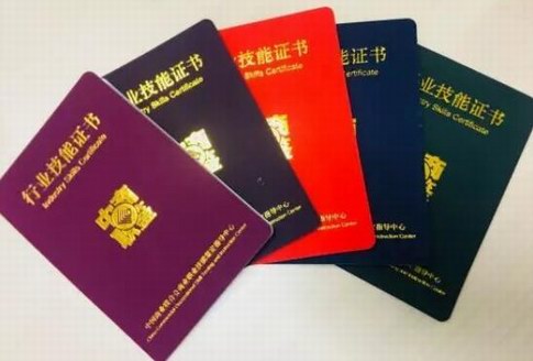 著裝顧問成為我國商貿服務業新職業，服飾導購迎來職業升級潮