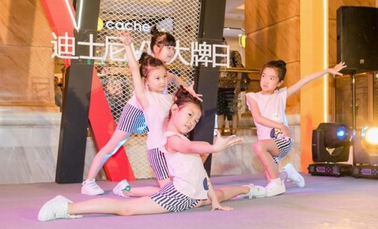 身臨“奇”境·親子同樂——迪士尼與唯品會共創“奇”跡童年