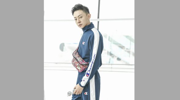 張皓然運動look現身機場 時髦初秋搭配盡顯活力