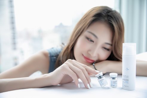 秒殺國際美膚大牌，紐約時裝周爆品伊膚泉獨得超模付歡歡專寵！