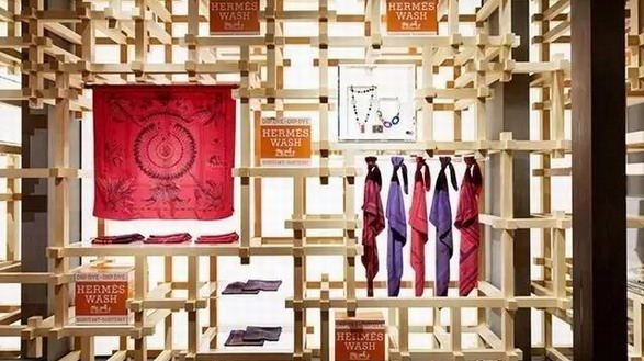 愛(ài)馬仕、Chanel等頂級(jí)奢侈品牌不再高冷：但快閃店是唯一出路嗎