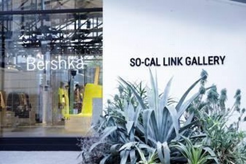 Bershka 2019春夏新品時裝發布會近日在日本東京舉行