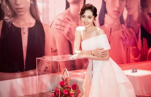 郭碧婷被求婚上了熱搜，我關注的卻是······