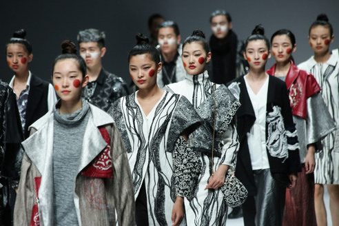 閩南理工學院學生畢業設計作品首次亮相尚坤塬·2019中國國際大學生時裝周