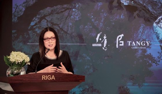從瑞士到拉托維亞一一TANGY生態莨綢時裝驚艷拉托維亞