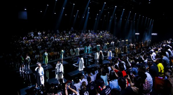 設(shè)計無界，產(chǎn)業(yè)互聯(lián)—— 2019海寧中國國際時裝周邁向新時代