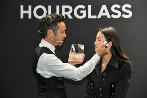 親臨Hourglass秘境，探索高端美妝新定義