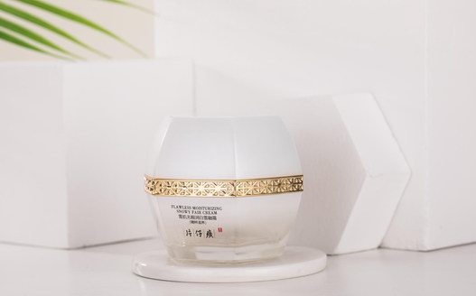 秋季肌膚美白方案：片仔癀養膚美白雪融霜不容錯過