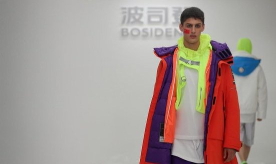 中國時尚為中國加油：波司登三億捐贈后，驚艷倫敦時裝周