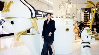 Max Mara泰迪號登陸鄭州 與明星萬茜一同開啟2020 Max Mara秋冬遠(yuǎn)航尋寶之旅
