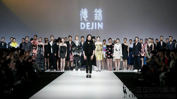 德錦 周麗2021春夏系列，匠心榮膺十佳時(shí)裝設(shè)計(jì)師