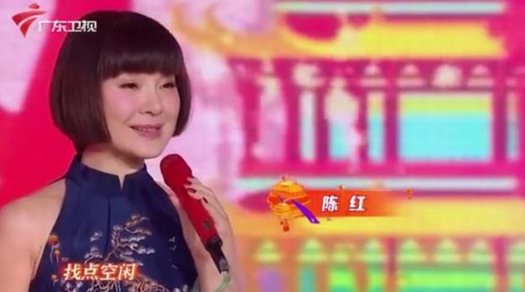 大年初一，陳紅再唱過年金曲《常回家看看》，滿滿的回憶殺！